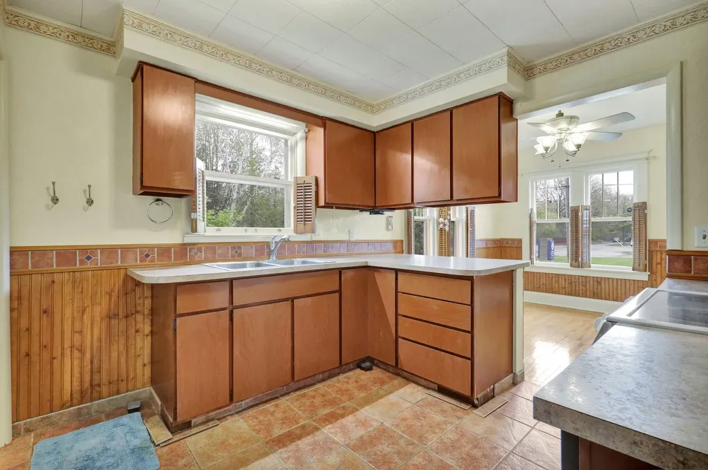 4308 Pleasant Grove Road Lansing City MI 48910