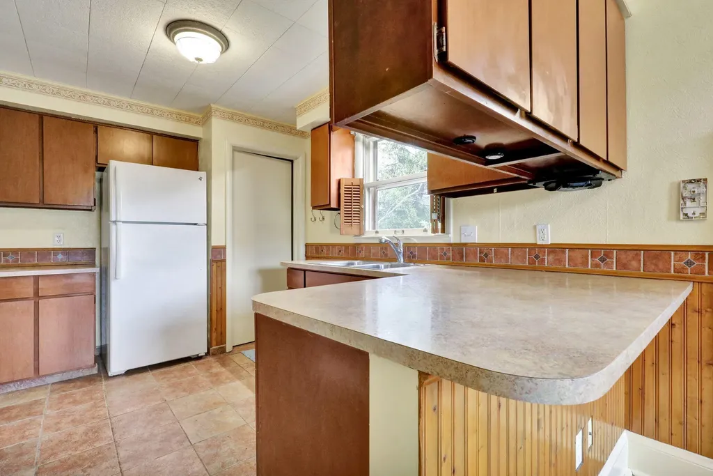 4308 Pleasant Grove Road Lansing City MI 48910