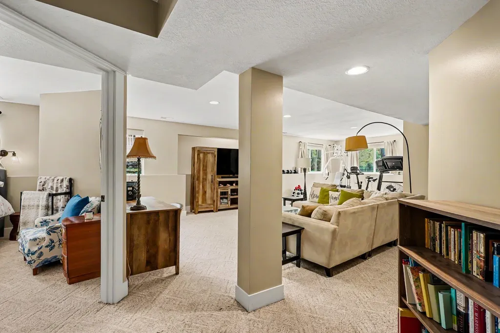 275 Boulder Drive Norton Shores City MI 49444