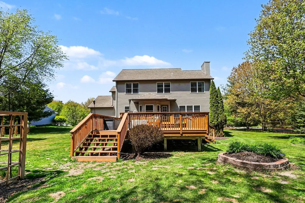275 Boulder Drive Norton Shores City MI 49444