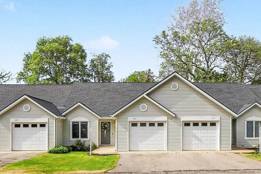 321 Nestlewood Drive Holland Charter Township MI 49424