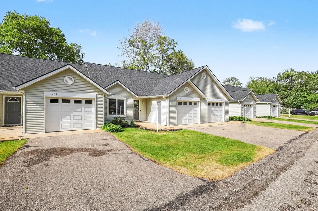 321 Nestlewood Drive Holland Charter Township MI 49424