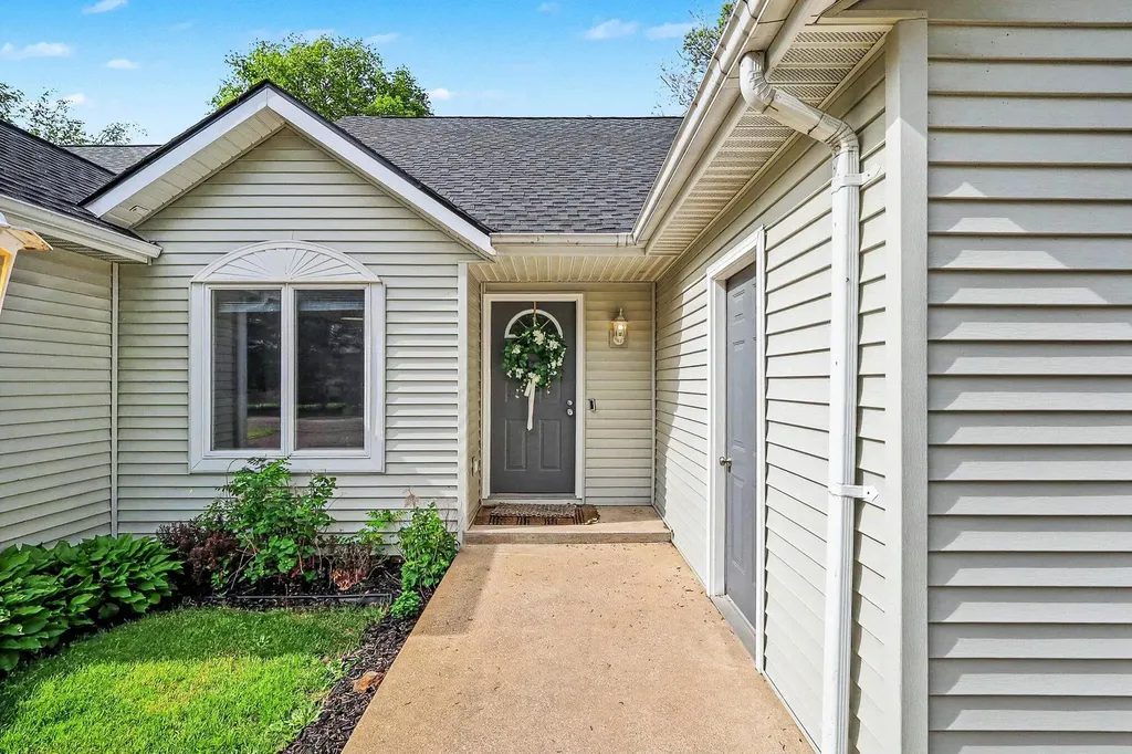 321 Nestlewood Drive Holland Charter Township MI 49424