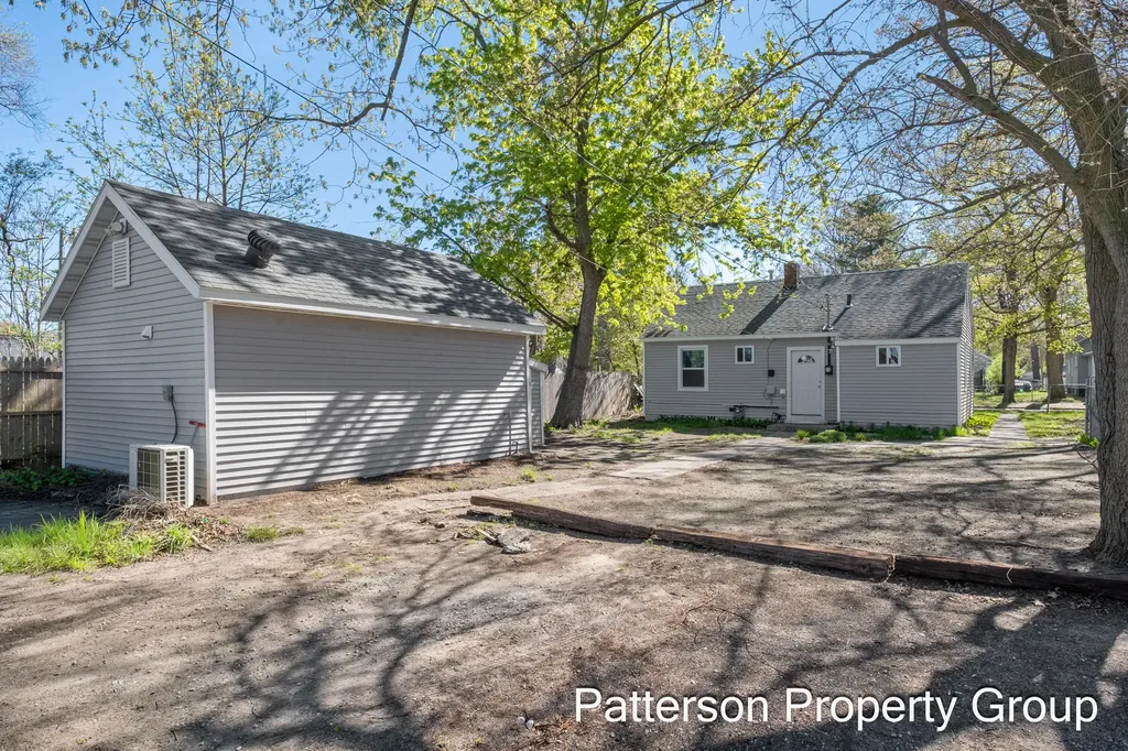2107 8th Street Muskegon Heights City MI 49444