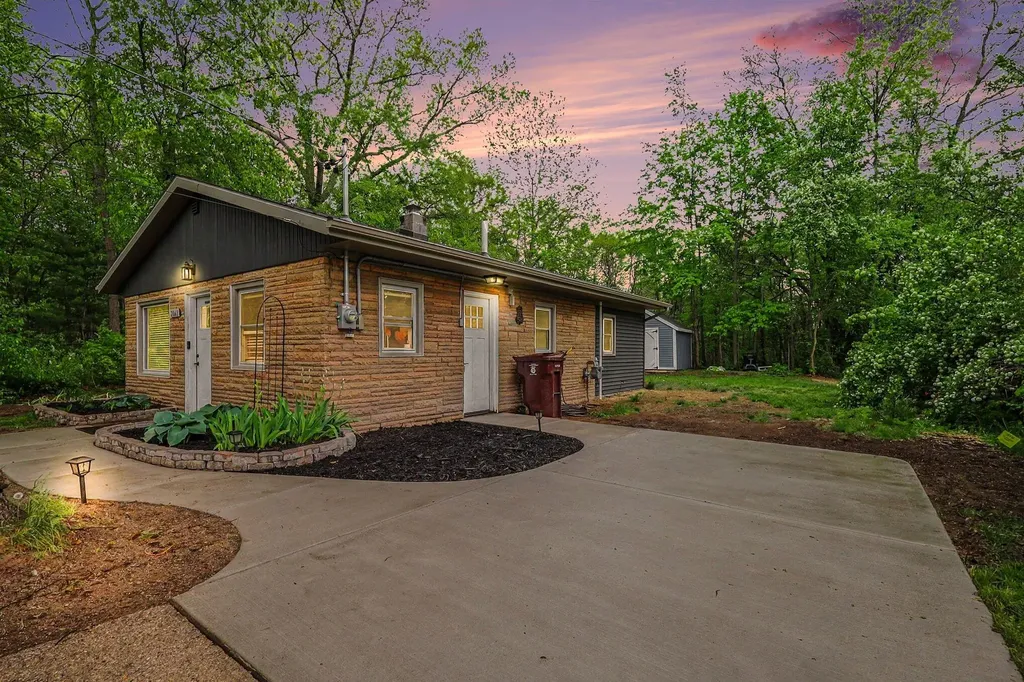 2061 Southland Drive Muskegon Charter Township MI 49442