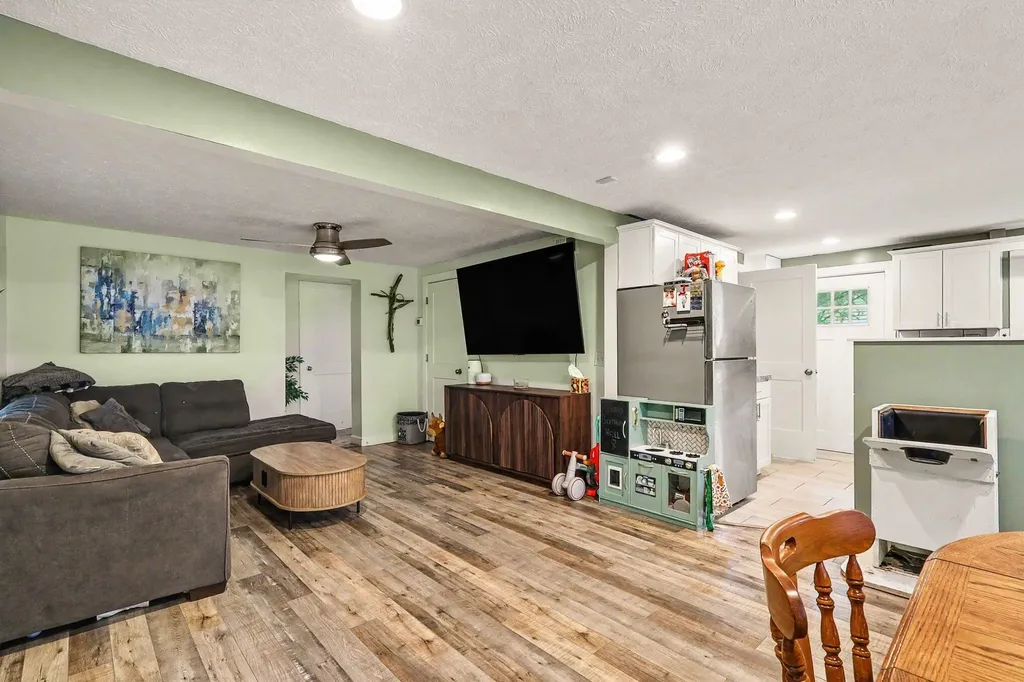2061 Southland Drive Muskegon Charter Township MI 49442