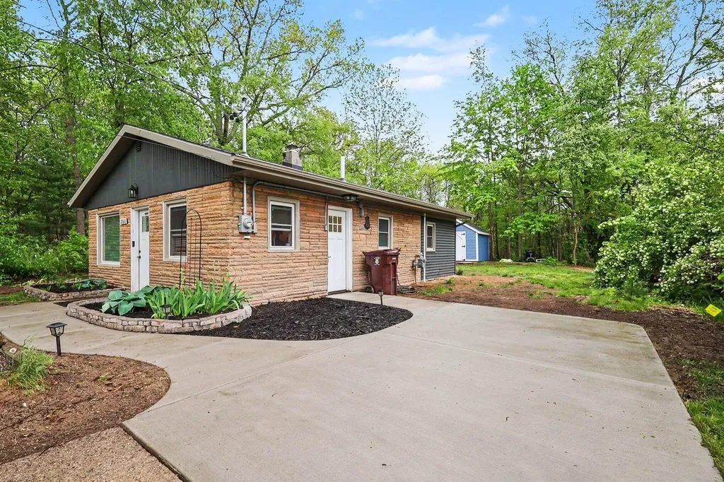 2061 Southland Drive Muskegon Charter Township MI 49442
