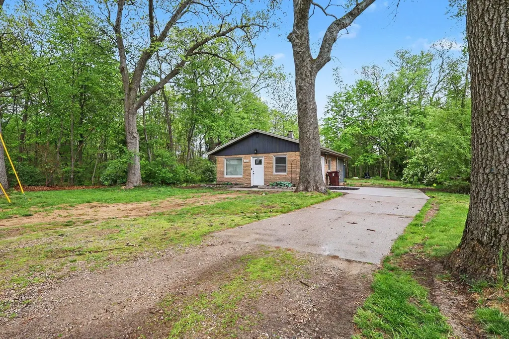 2061 Southland Drive Muskegon Charter Township MI 49442
