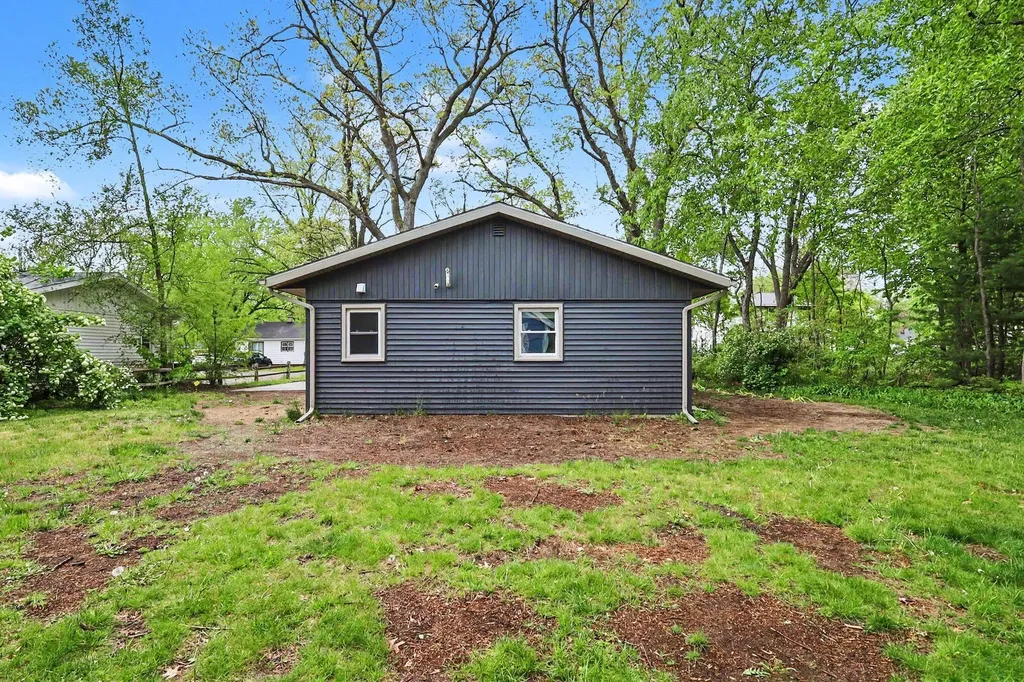 2061 Southland Drive Muskegon Charter Township MI 49442