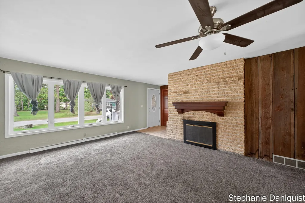 1490 Sunview Street Laketon Township MI 49445