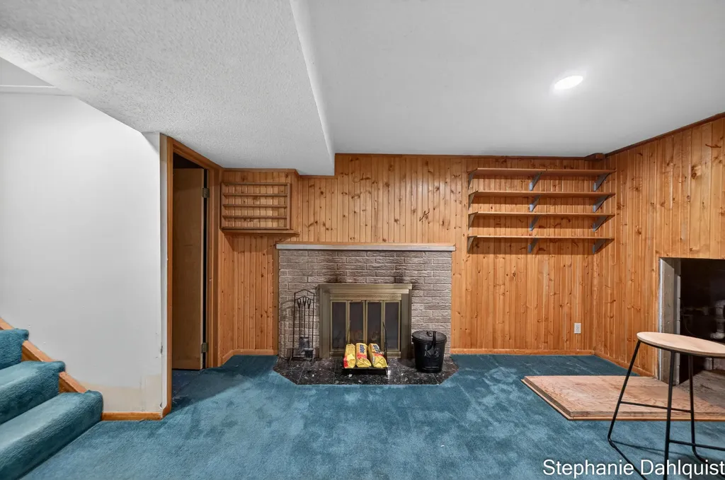 1490 Sunview Street Laketon Township MI 49445