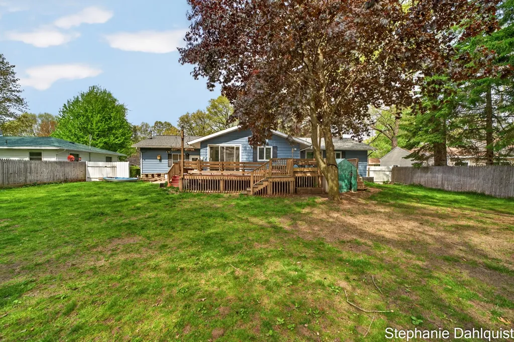 1490 Sunview Street Laketon Township MI 49445