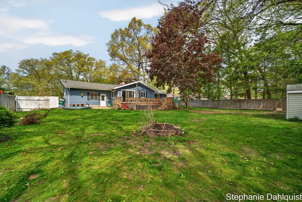 1490 Sunview Street Laketon Township MI 49445