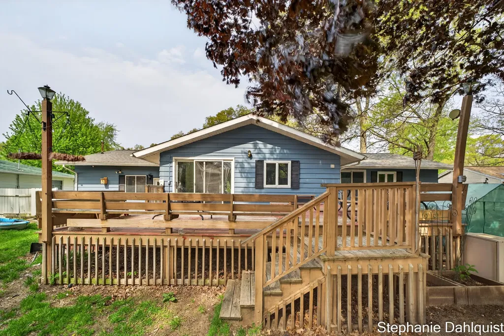 1490 Sunview Street Laketon Township MI 49445