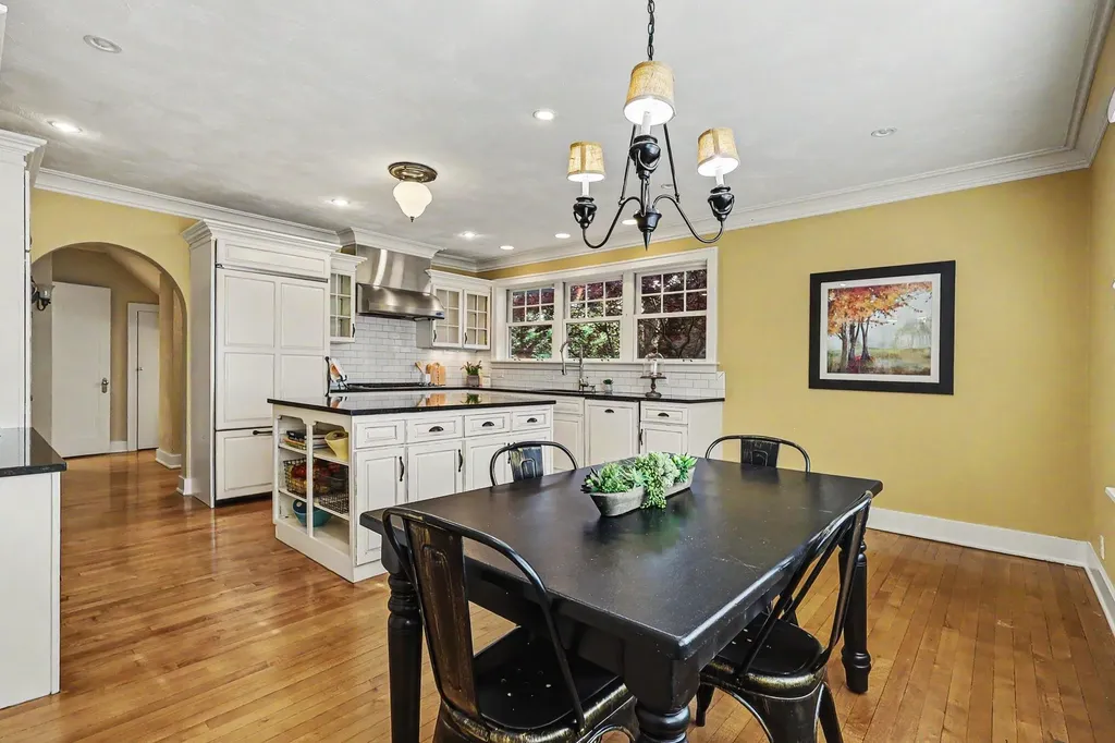 588 Central Avenue Holland City MI 49423