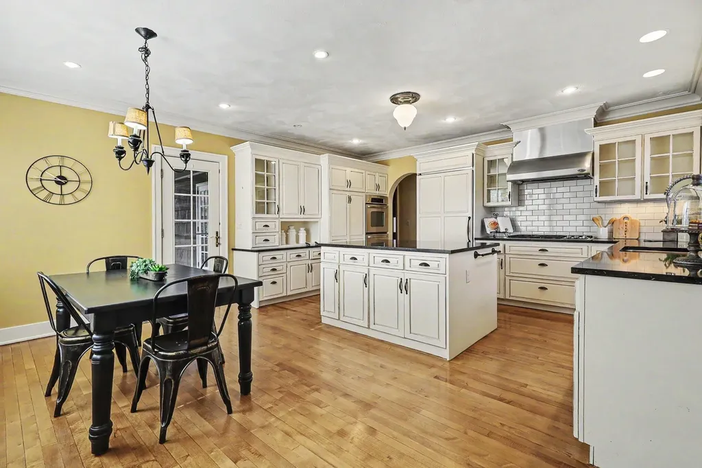 588 Central Avenue Holland City MI 49423