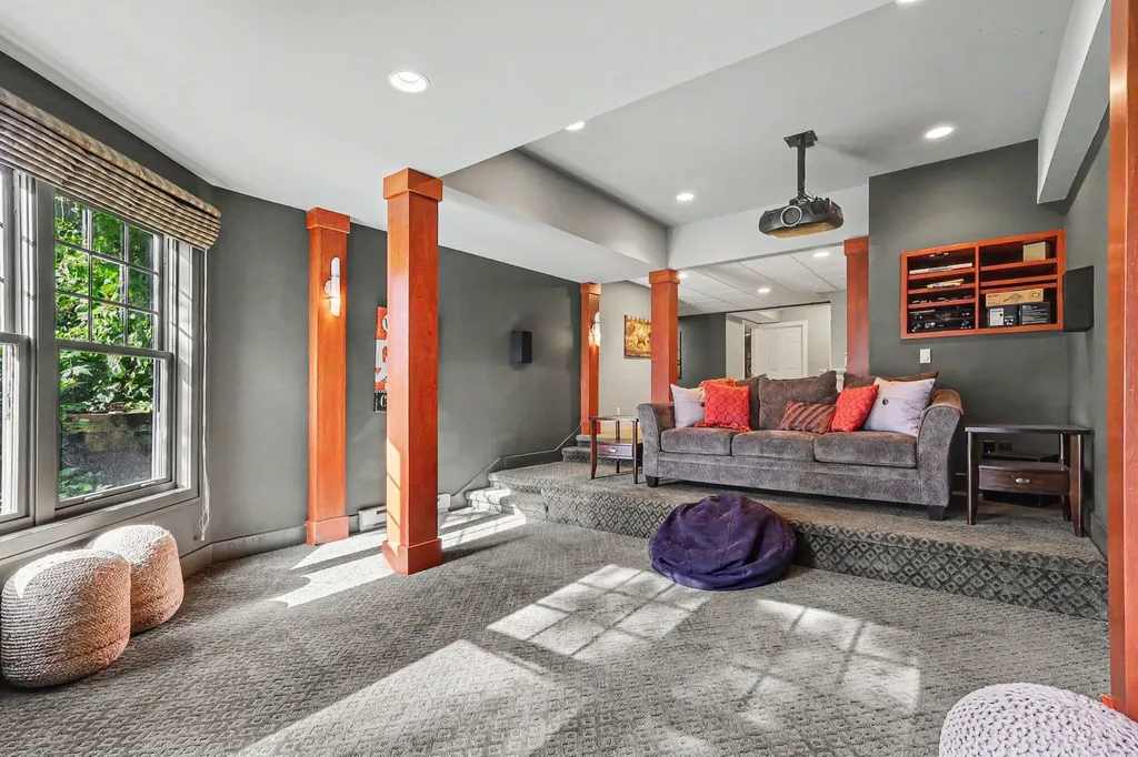 588 Central Avenue Holland City MI 49423