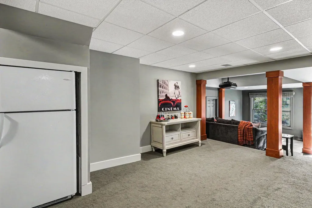 588 Central Avenue Holland City MI 49423
