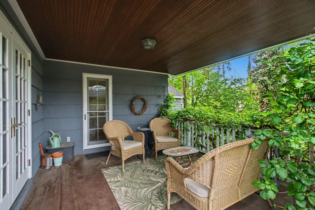 588 Central Avenue Holland City MI 49423