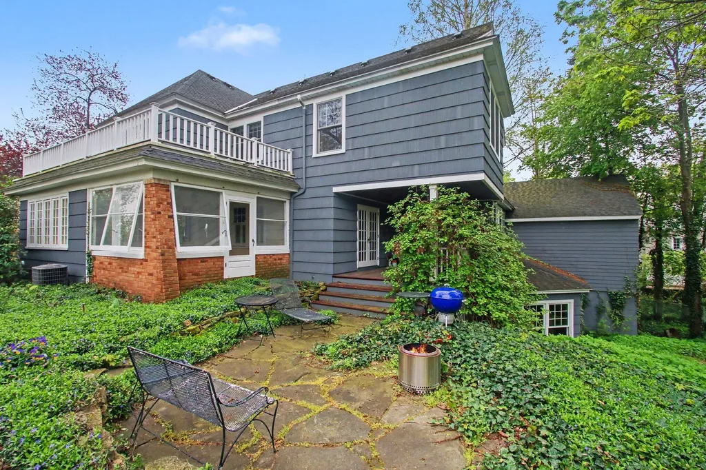 588 Central Avenue Holland City MI 49423
