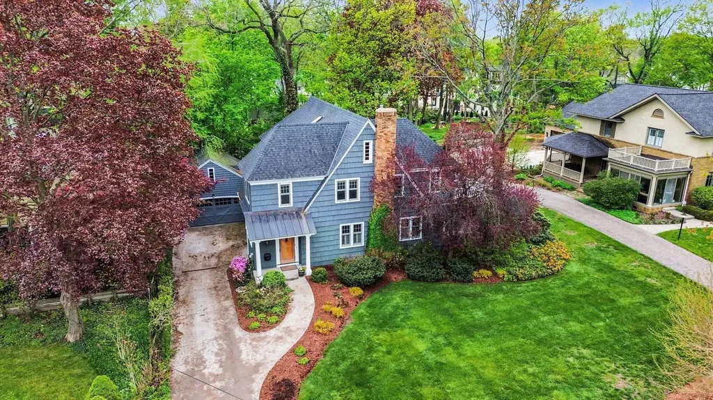 588 Central Avenue Holland City MI 49423