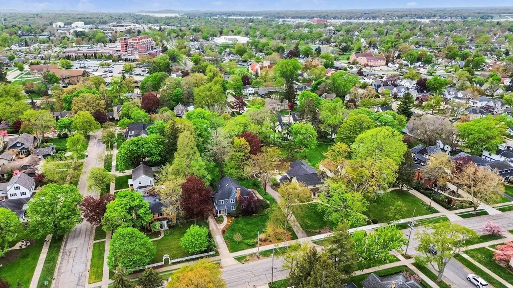 588 Central Avenue Holland City MI 49423