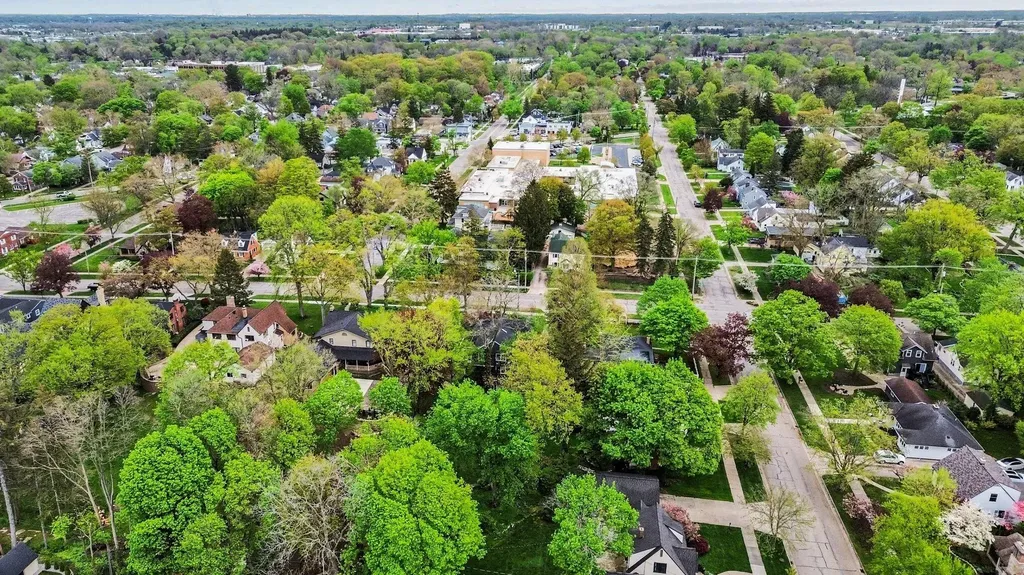 588 Central Avenue Holland City MI 49423