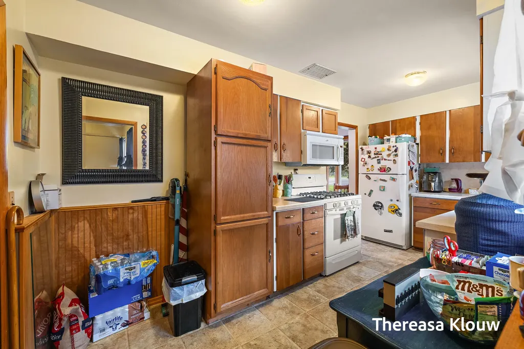 710 Quarterline Road Muskegon Charter Township MI 49442