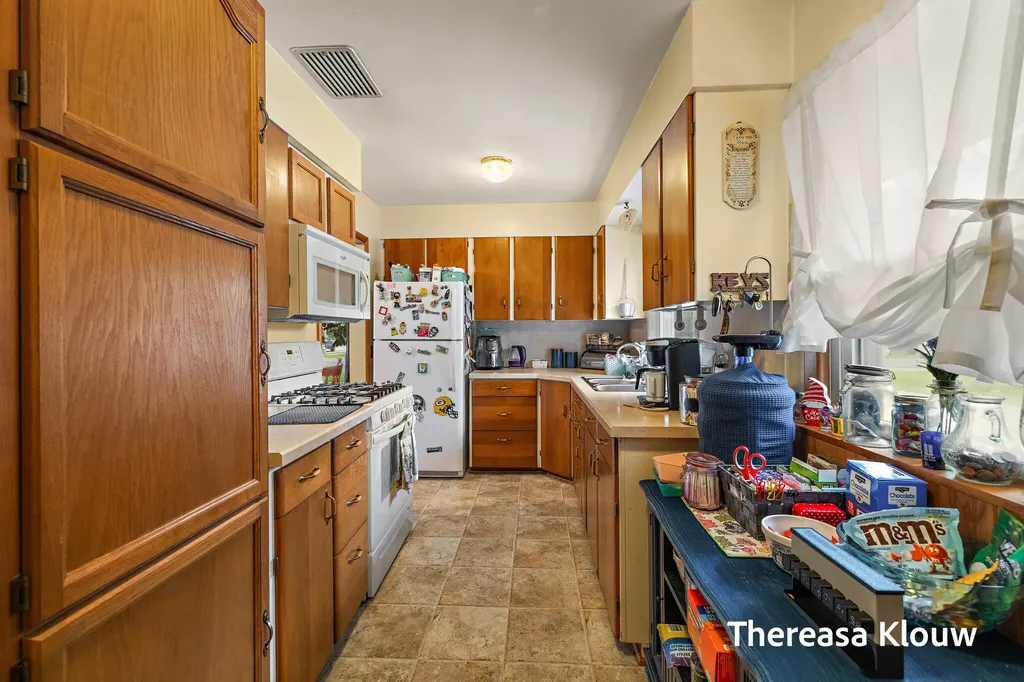 710 Quarterline Road Muskegon Charter Township MI 49442