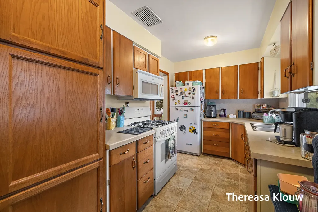 710 Quarterline Road Muskegon Charter Township MI 49442