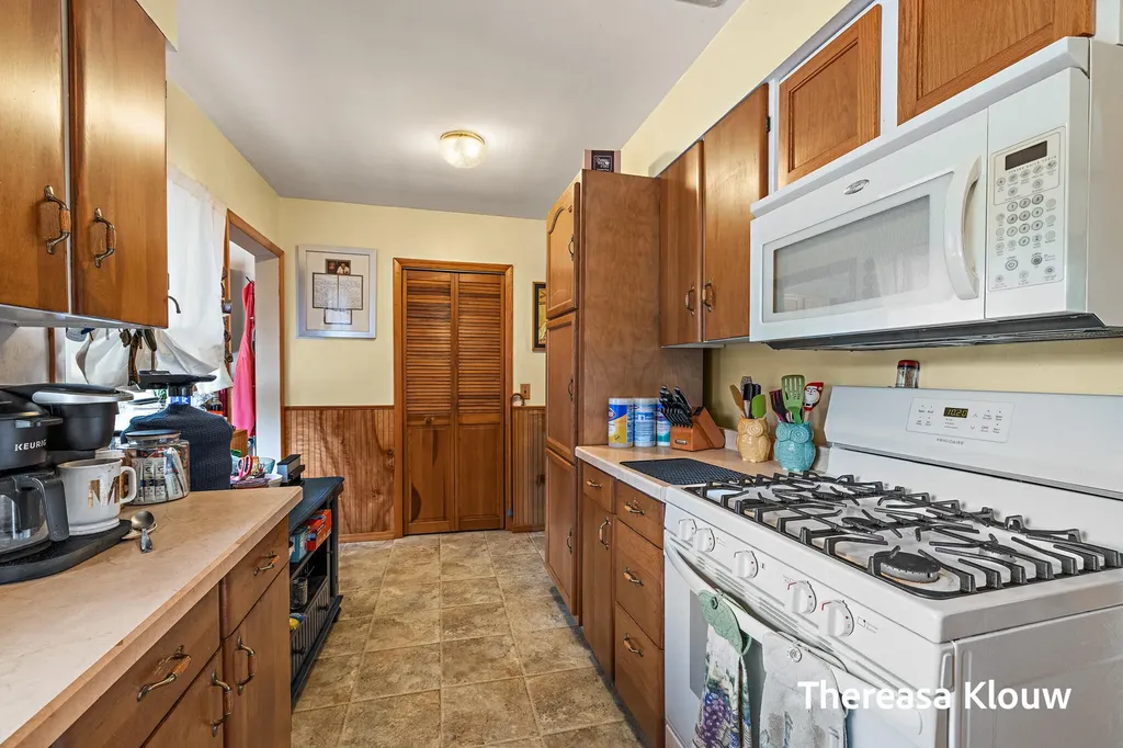 710 Quarterline Road Muskegon Charter Township MI 49442