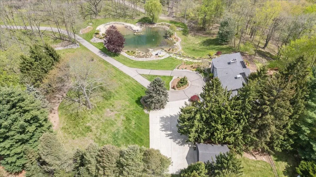 8121 W Eaton Grand Ledge City MI 48837
