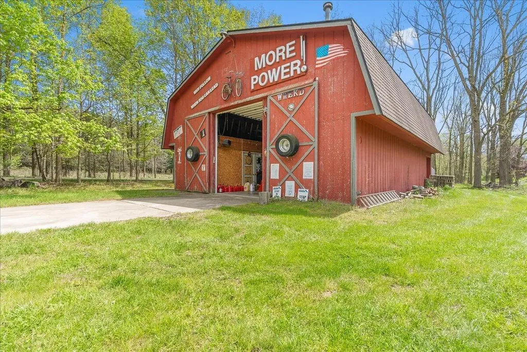 8121 W Eaton Grand Ledge City MI 48837