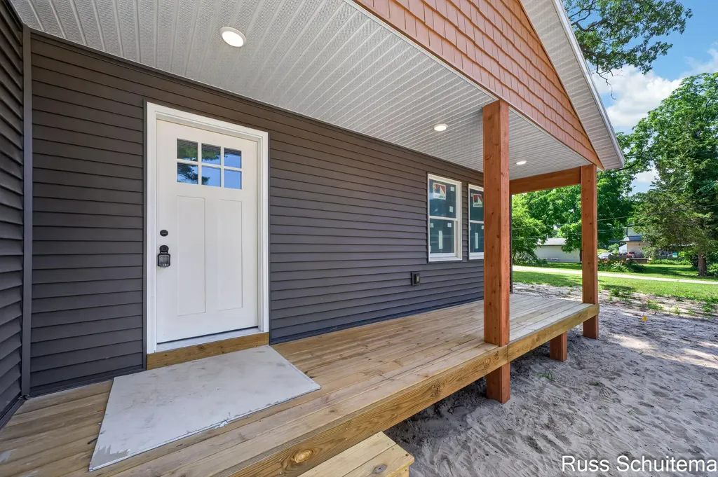 170 N 6th Avenue Fruitport Village MI 49415