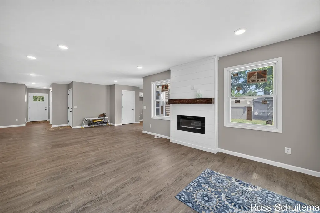 170 N 6th Avenue Fruitport Village MI 49415
