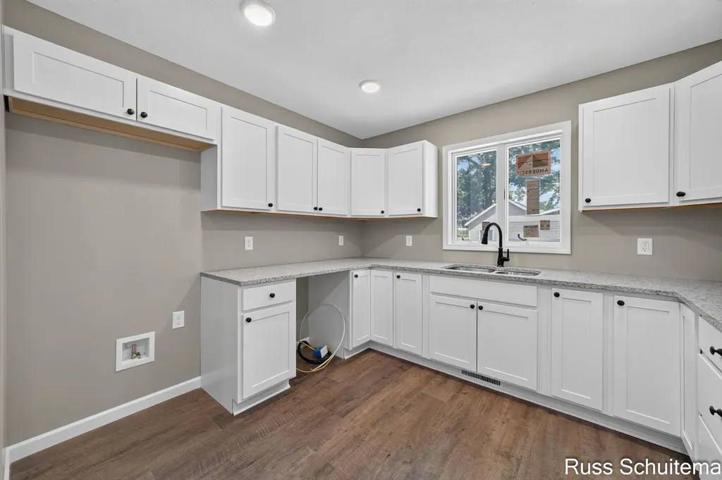 170 N 6th Avenue Fruitport Village MI 49415