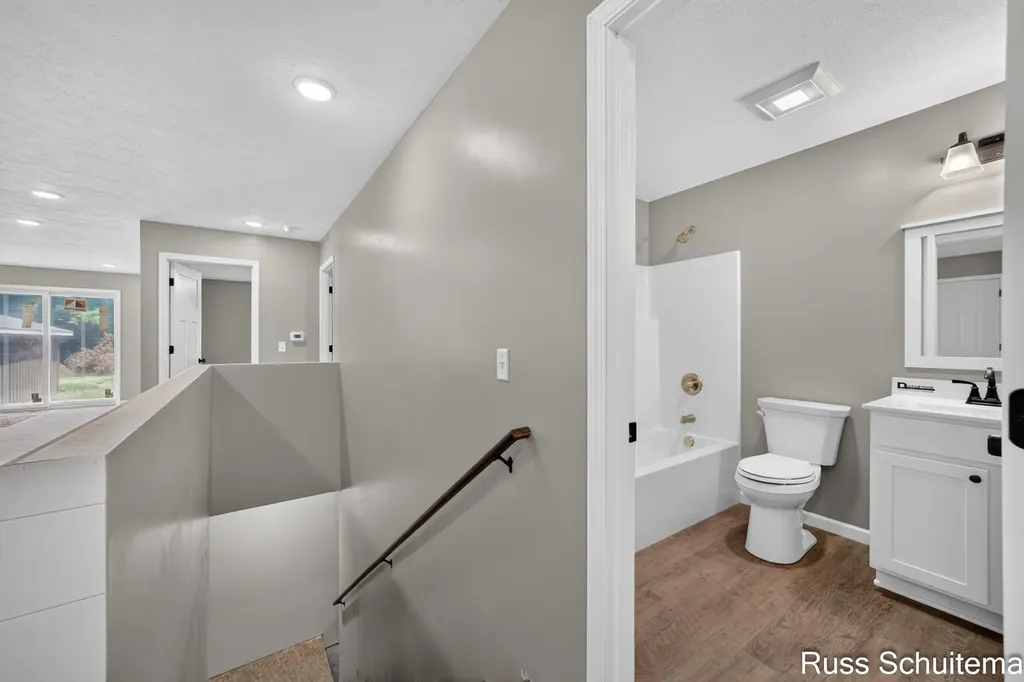 170 N 6th Avenue Fruitport Village MI 49415