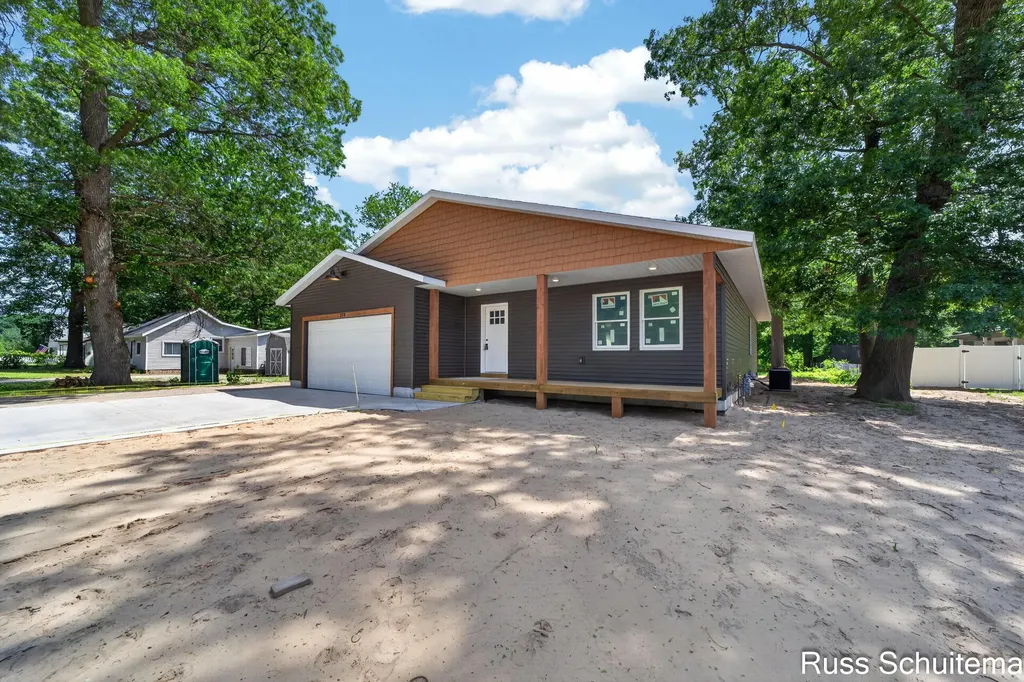 170 N 6th Avenue Fruitport Village MI 49415