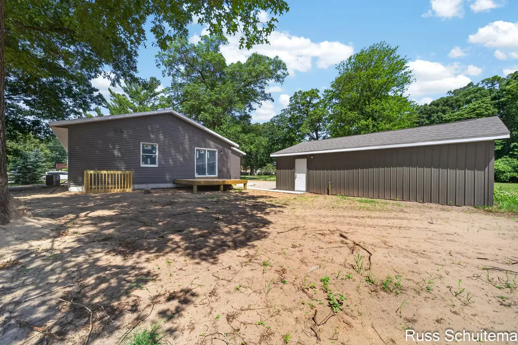 170 N 6th Avenue Fruitport Village MI 49415