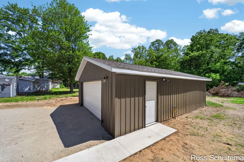 170 N 6th Avenue Fruitport Village MI 49415