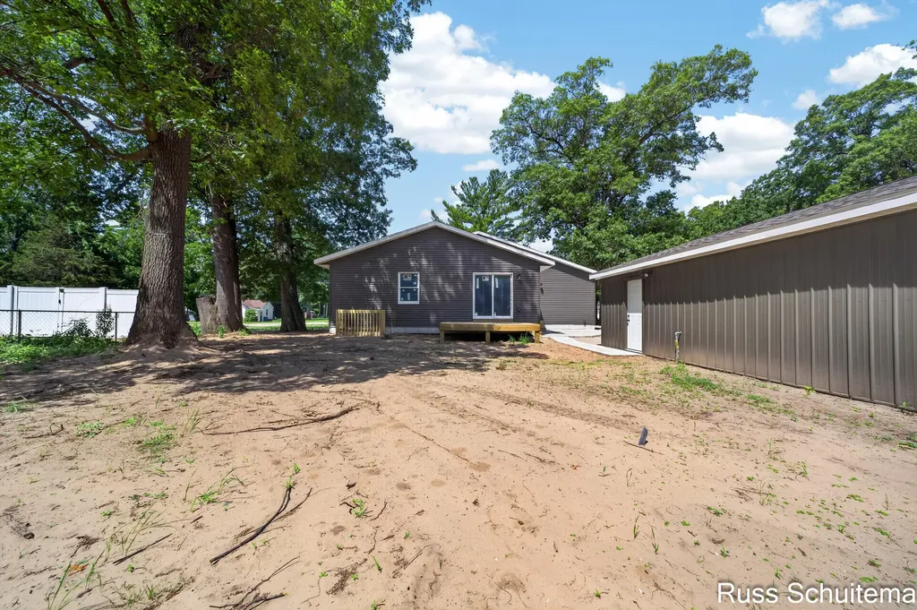 170 N 6th Avenue Fruitport Village MI 49415