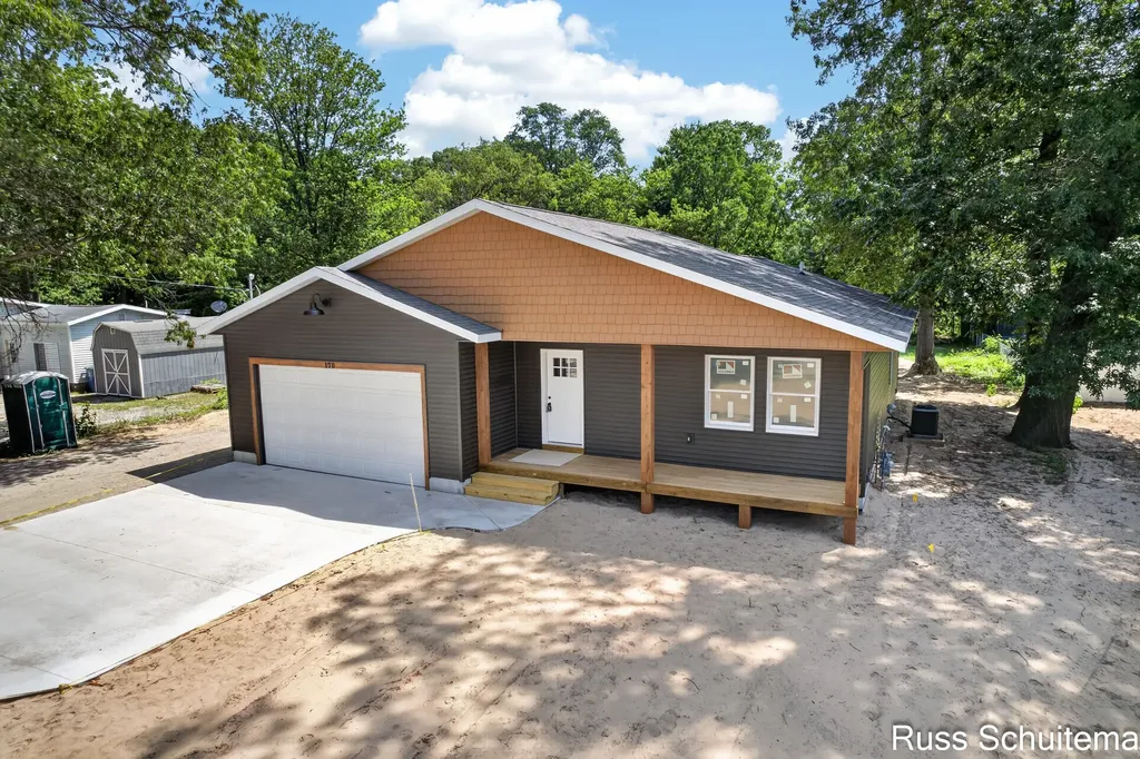 170 N 6th Avenue Fruitport Village MI 49415