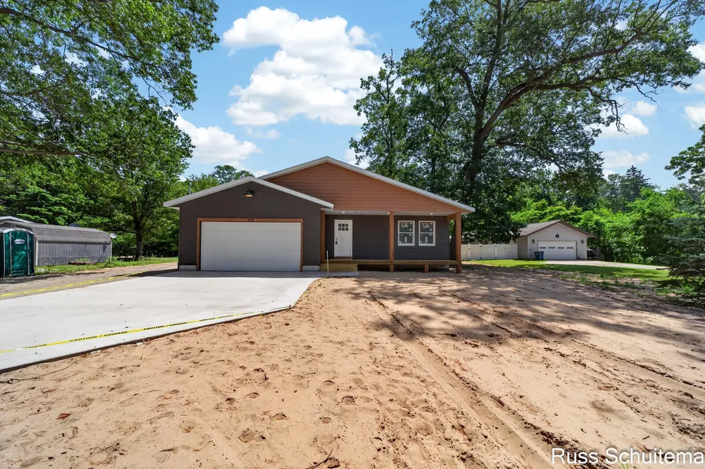 170 N 6th Avenue Fruitport Village MI 49415
