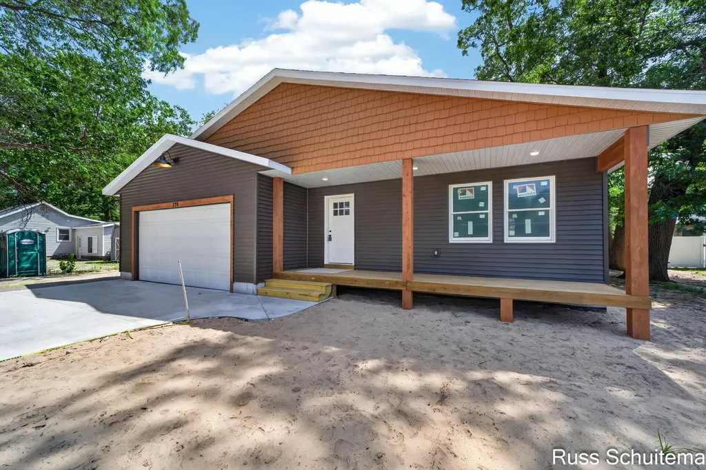 170 N 6th Avenue Fruitport Village MI 49415