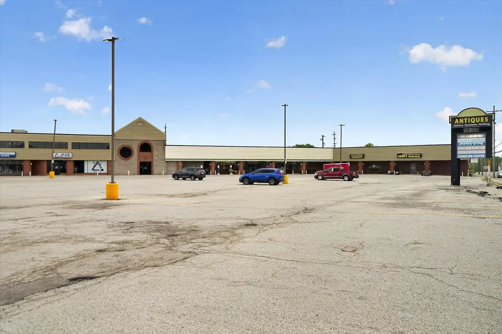 1631 W Sherman Boulevard Norton Shores City MI 49441