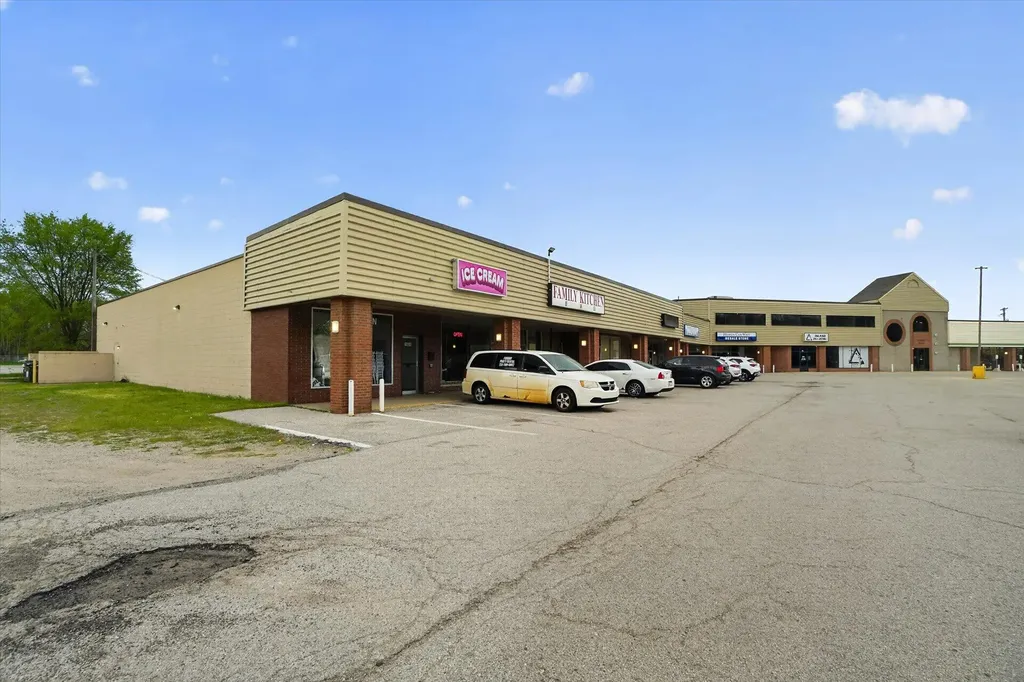 1631 W Sherman Boulevard Norton Shores City MI 49441