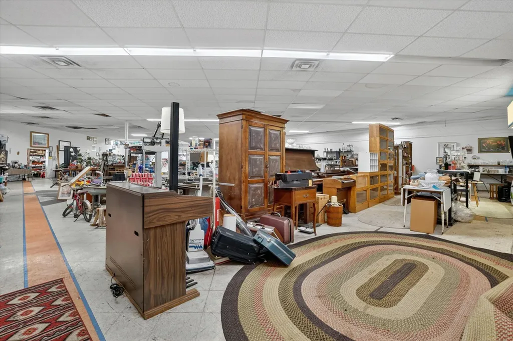 1631 W Sherman Boulevard Norton Shores City MI 49441