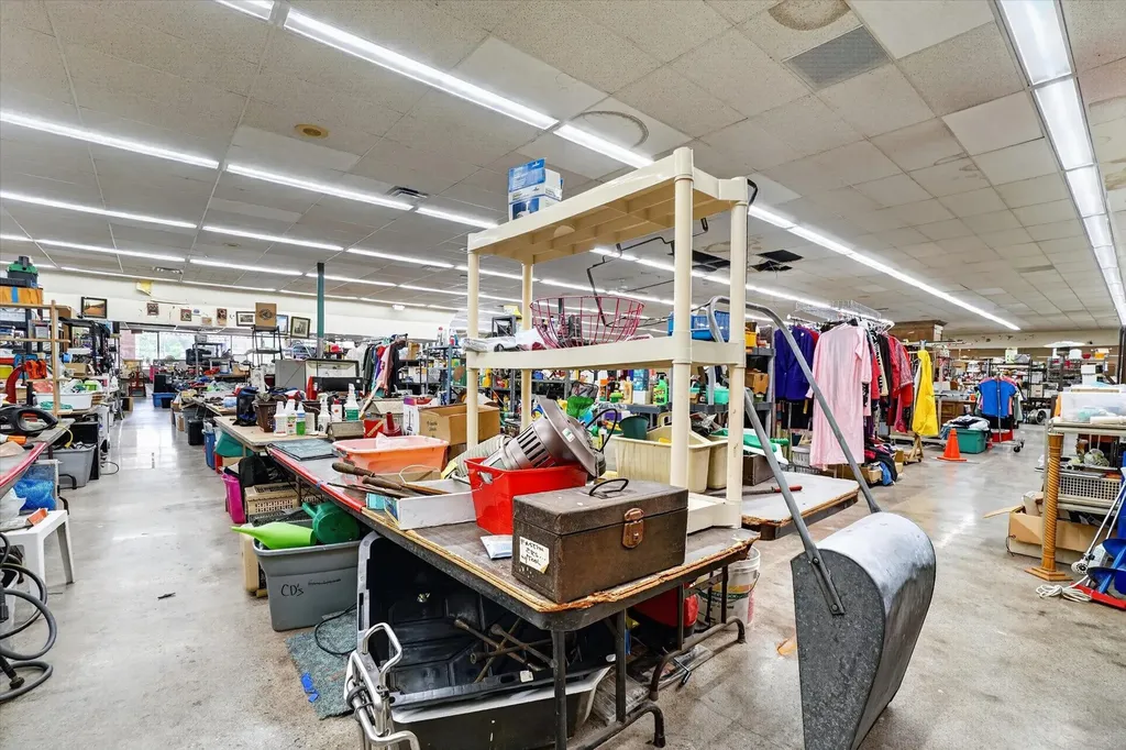 1631 W Sherman Boulevard Norton Shores City MI 49441