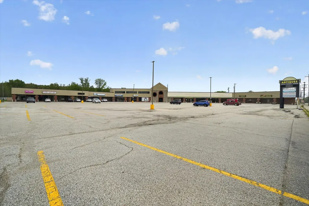 1631 W Sherman Boulevard Norton Shores City MI 49441
