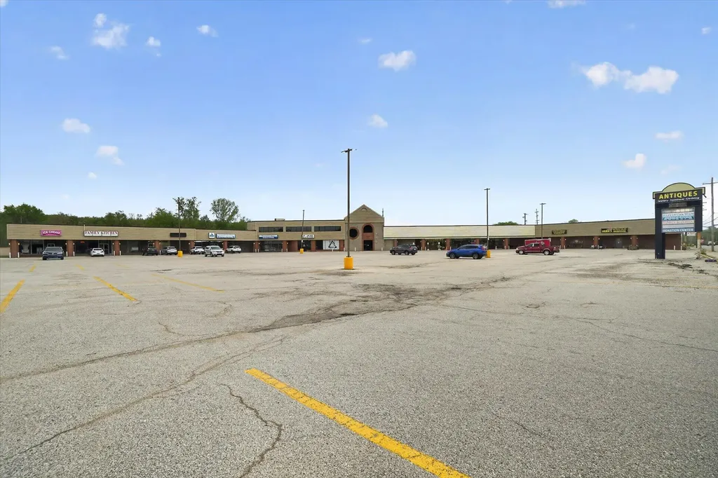 1631 W Sherman Boulevard Norton Shores City MI 49441